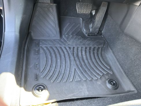 Used 2025 Toyota Prius LE FWD image 17