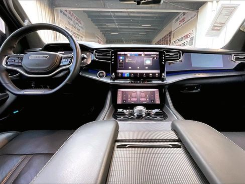 Used 2023 Jeep Grand Wagoneer Series II image 6