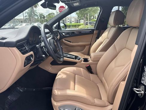 Certified 2026 Porsche Macan AWD/4WD image 5