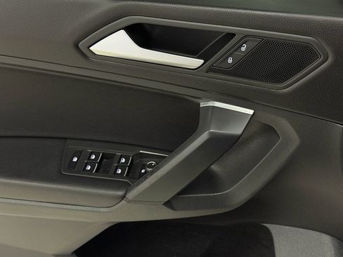 Used 2019 Volkswagen Tiguan SE w/ Panoramic Sunroof Package image 55