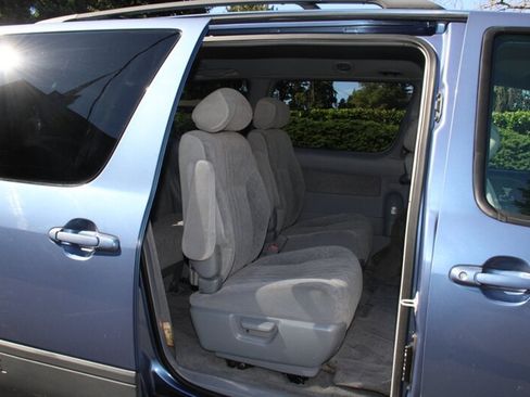 Used 1999 Toyota Sienna LE FWD image 6