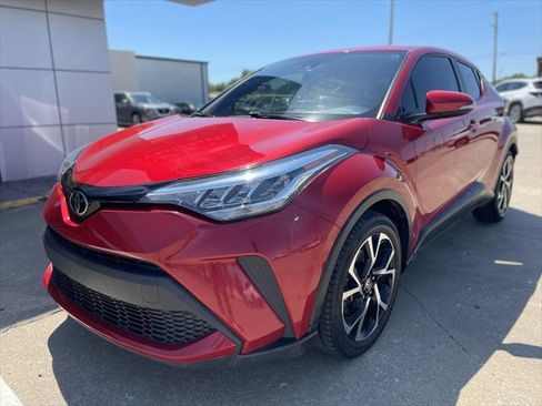 Used 2020 Toyota C-HR XLE image 2