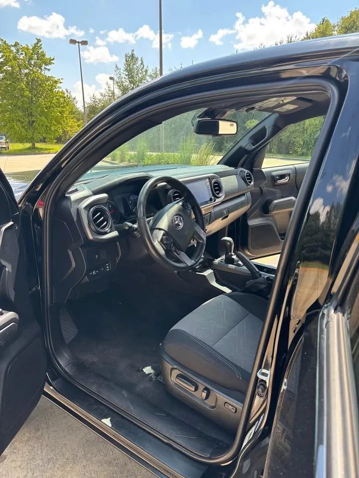 Used 2023 Toyota Tacoma TRD Off-Road w/ Technology Package AWD/4WD image 8