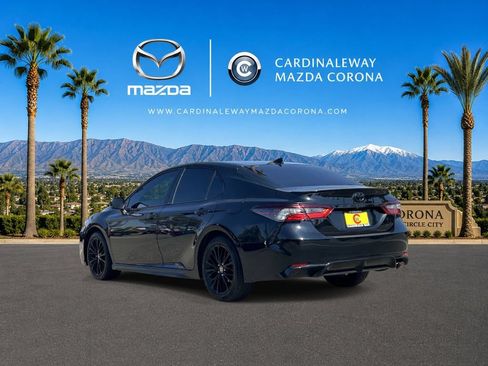 Used 2022 Toyota Camry SE FWD image 5