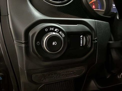 Used 2025 Jeep Wrangler Unlimited Rubicon AWD/4WD image 29
