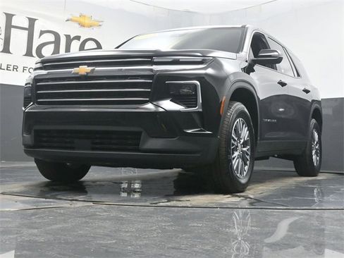 Used 2025 Chevrolet Traverse LT image 4