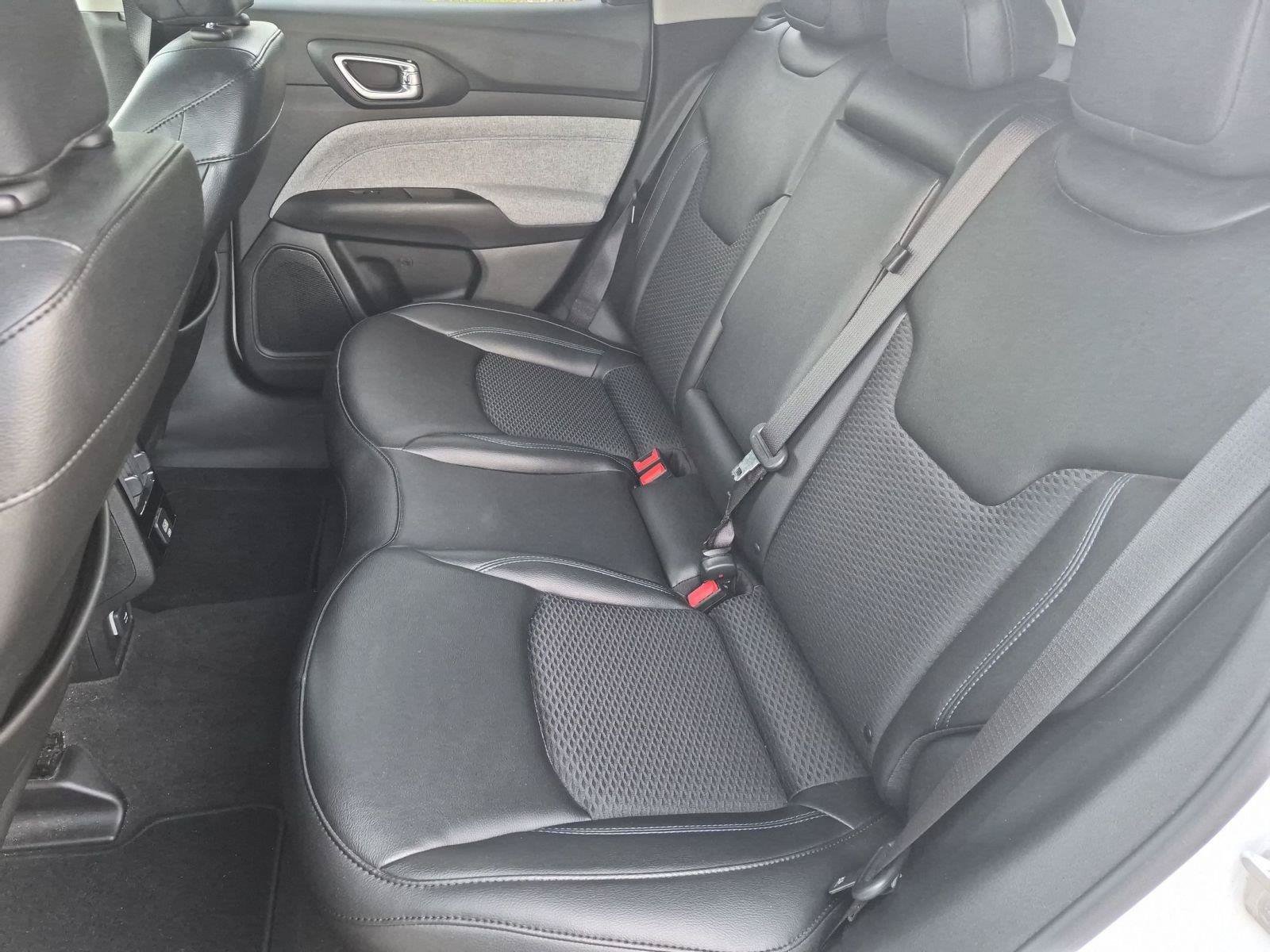 Used 2022 Jeep Compass Latitude AWD/4WD image 12