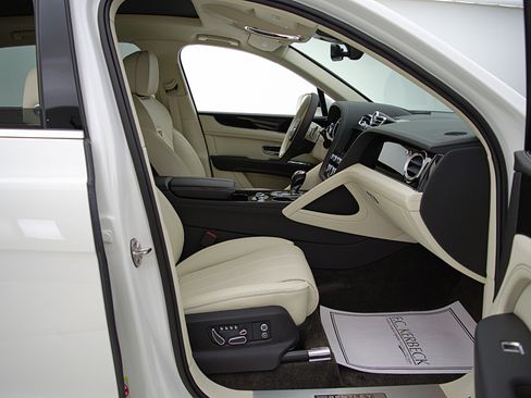 Certified 2023 Bentley Bentayga Extended Wheelbase image 29