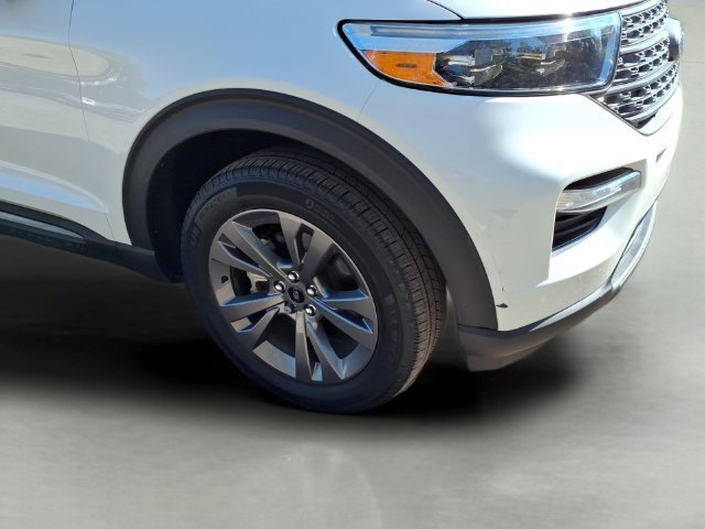 Used 2024 Ford Explorer XLT w/ Equipment Group 202A AWD/4WD image 4