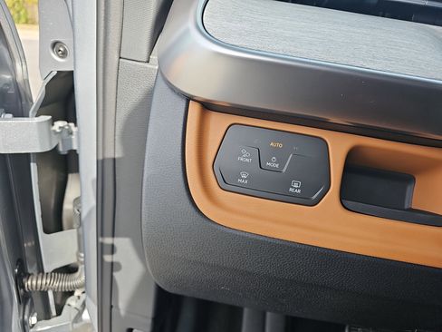 New 2025 Volkswagen ID. Buzz Pro S image 26