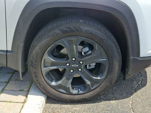 Used 2026 Chevrolet Equinox LT w/ Convenience Package II FWD image 9