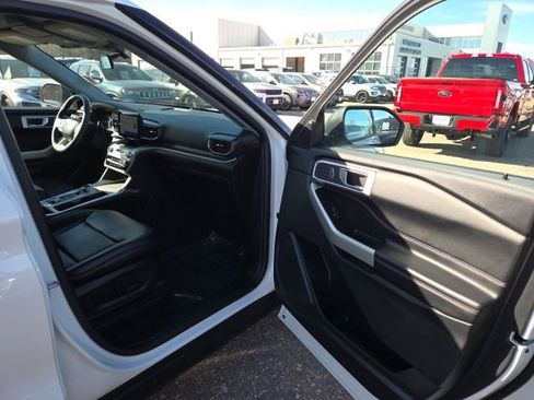 Used 2022 Ford Explorer XLT w/ Equipment Group 202A image 14