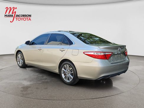 Used 2015 Toyota Camry SE FWD image 12