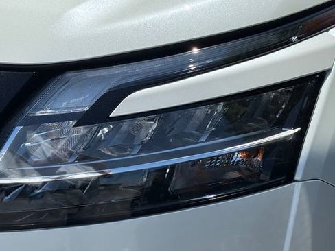 Certified 2024 Nissan Pathfinder SL w/ SL Premium Package FWD image 4