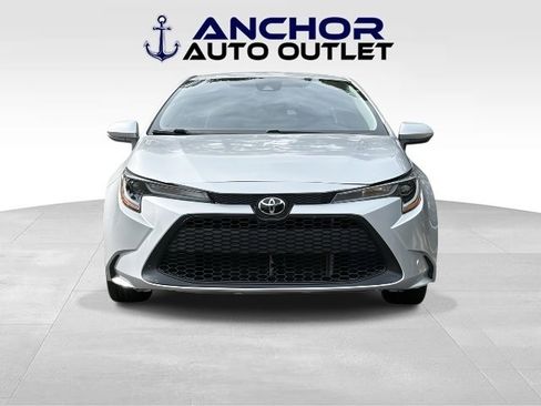 Used 2021 Toyota Corolla LE image 2
