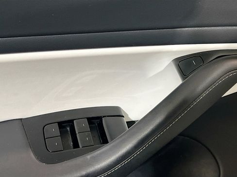 Used 2020 Tesla Model 3 Standard Range Plus image 14