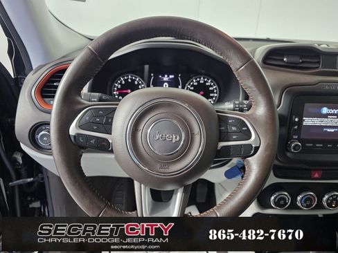 Used 2015 Jeep Renegade Latitude image 15
