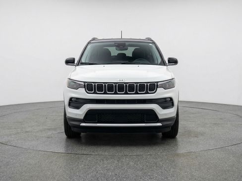 Used 2025 Jeep Compass Limited AWD/4WD image 2