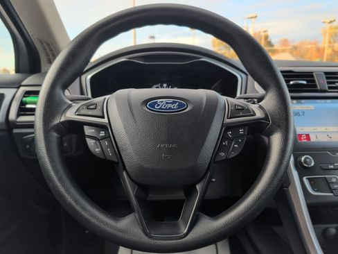 Used 2019 Ford Fusion SE image 11