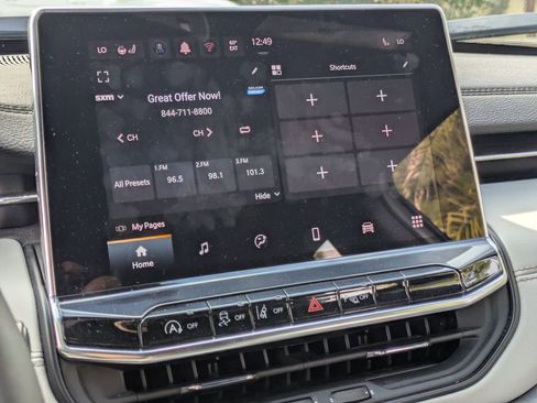 Used 2025 Jeep Compass Limited image 21