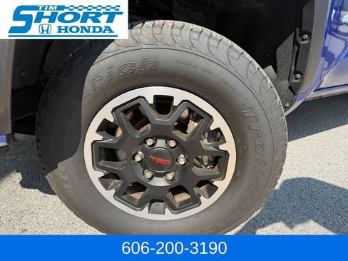 Used 2025 Toyota Tacoma TRD Off-Road AWD/4WD image 8