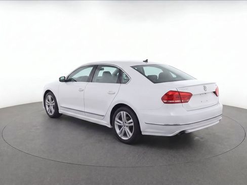 Used 2015 Volkswagen Passat 3.6 SEL Premium FWD image 3