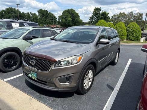 Used 2016 Kia Sorento L FWD image 1