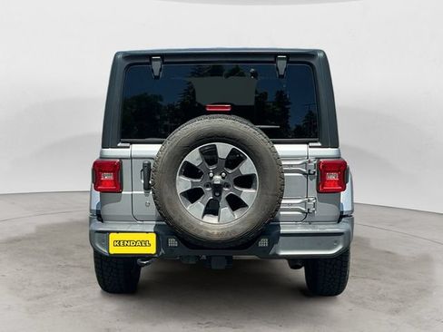 Used 2018 Jeep Wrangler Unlimited Sahara AWD/4WD image 4