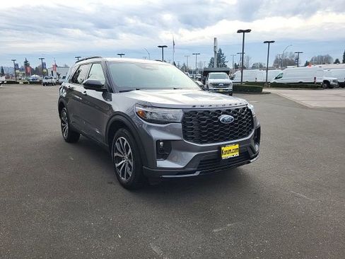 Certified 2025 Ford Explorer ST-Line image 10