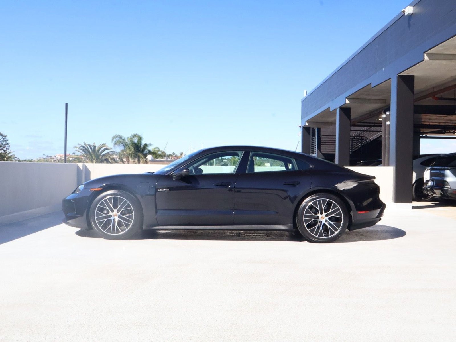 Certified 2025 Porsche Taycan w/ Premium Package RWD image 2