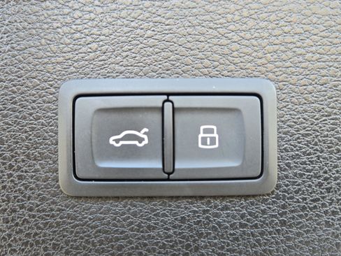 Used 2019 Audi Q5 2.0T Premium w/ Convenience Package image 18