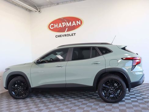 Used 2025 Chevrolet Trax ACTIV w/ Sunroof Package image 3