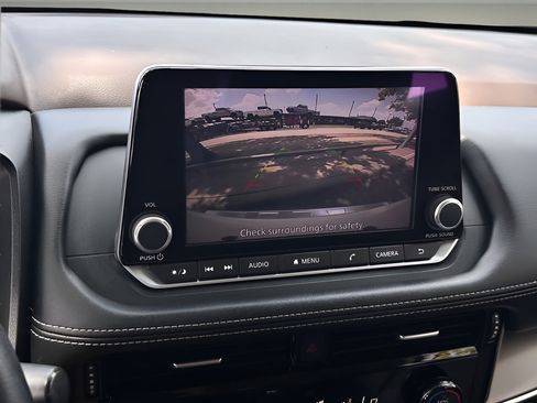 Used 2022 Nissan Rogue SV FWD image 8