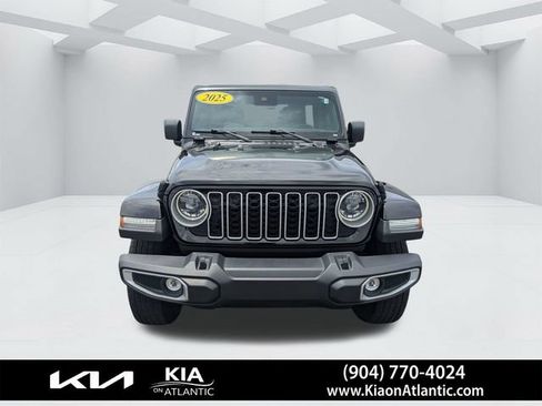 Used 2025 Jeep Wrangler Unlimited Sahara AWD/4WD image 8