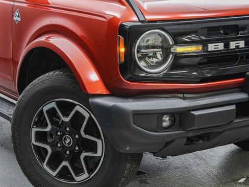 Used 2023 Ford Bronco Outer Banks AWD/4WD image 2