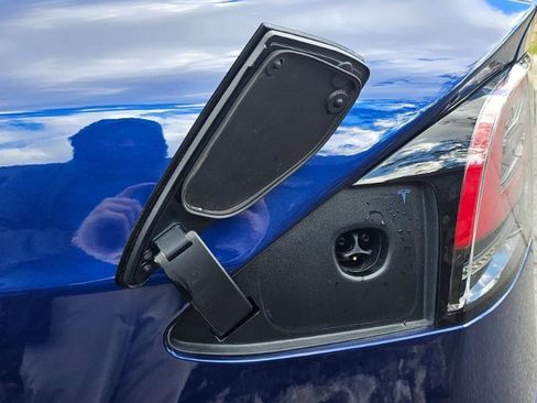 Used 2024 Tesla Model X image 32