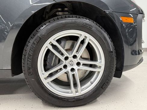 Certified 2025 Porsche Macan image 12
