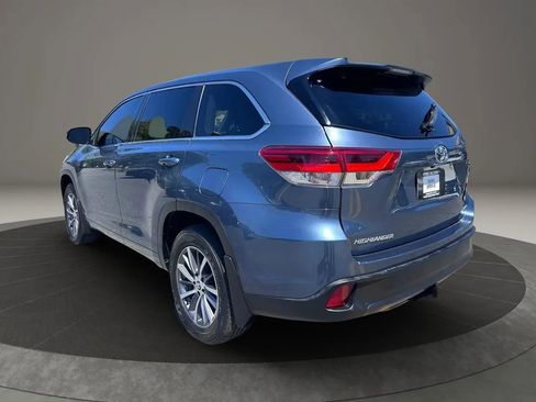 Used 2017 Toyota Highlander Plus w/ Carpet Mat Package image 4