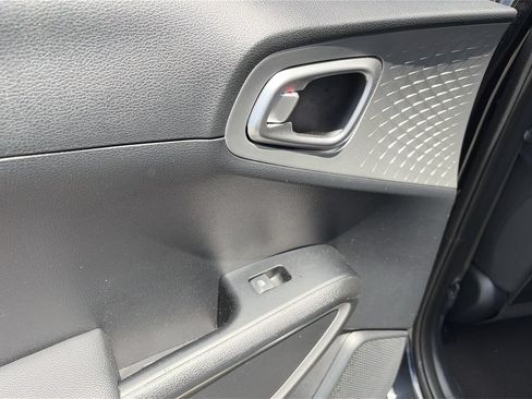 Used 2024 Kia Soul LX w/ Option Group 015 FWD image 17