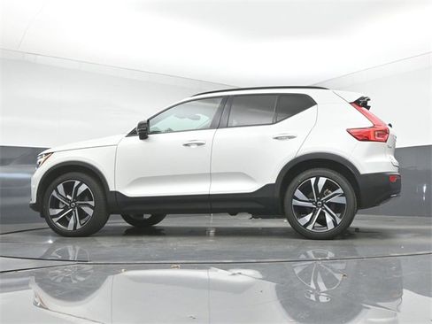 Used 2023 Volvo XC40 B5 Plus w/ Protection Package Premier image 40