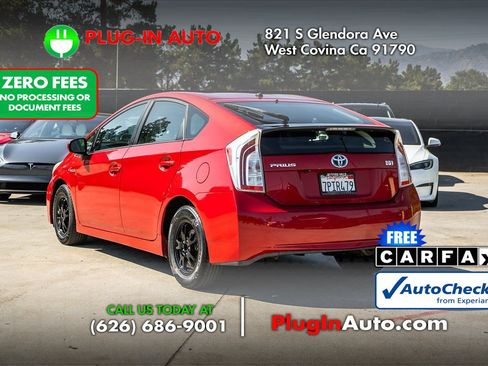 Used 2015 Toyota Prius Two w/ Preferred Accessory Package FWD image 2
