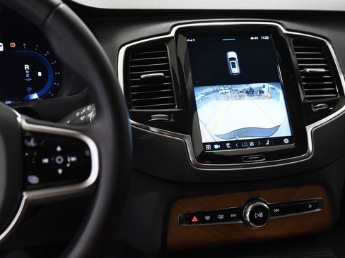 Used 2023 Volvo XC90 B6 Plus image 26