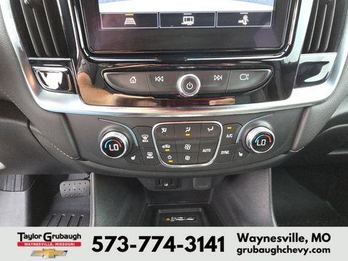 Used 2023 Chevrolet Traverse LT AWD/4WD image 23