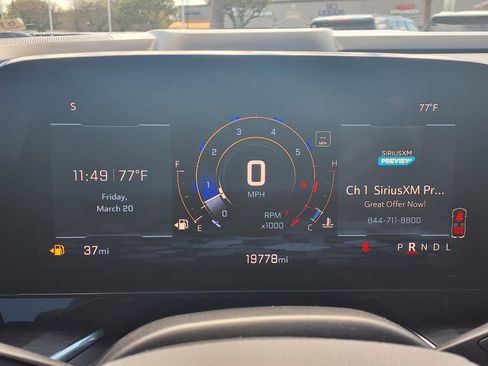 Used 2025 Chevrolet Suburban LS image 13