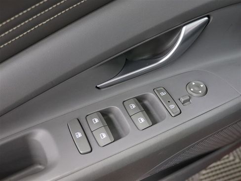 Used 2021 Hyundai Elantra SEL w/ Convenience Package image 32