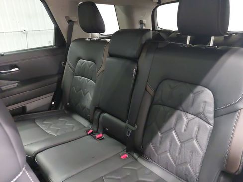 New 2026 Nissan Pathfinder Platinum image 16