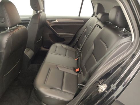 Used 2021 Volkswagen Golf 4-Door image 18