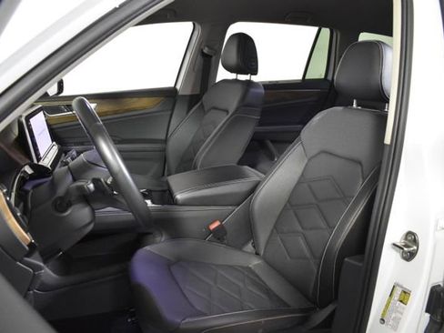 Used 2025 Volkswagen Atlas SE FWD image 9