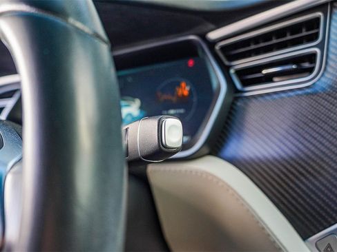 Used 2017 Tesla Model X 75D image 25