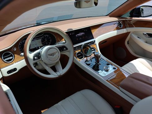 Used 2024 Bentley Continental GT image 4